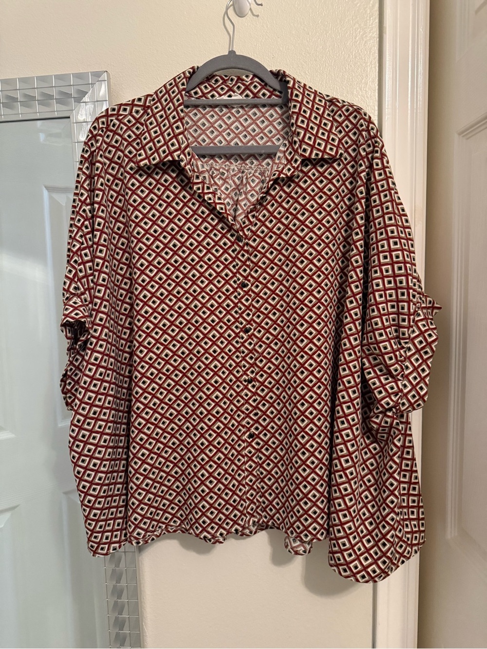 eesome Burgundy and White Geometric Button-Front Blouse